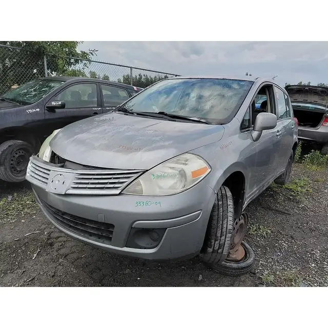 NISSAN Versa 2009 — Intérieur