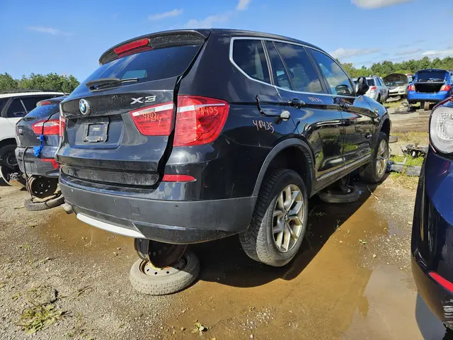 BMW X3 2012 — Right side