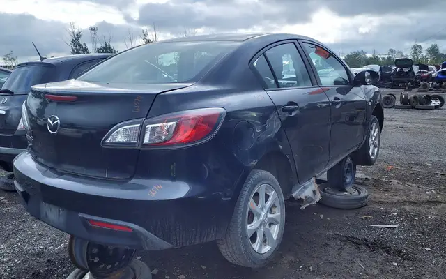 MAZDA Mazda3 2010 — Rear
