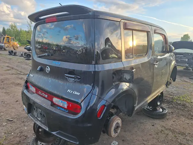 NISSAN Cube 2010 — Côté droit