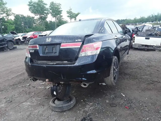 HONDA Accord 2011 — Right side