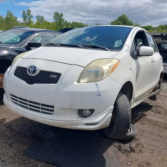 TOYOTA Yaris 2008 — Left side